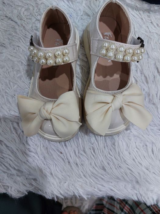 Продам туфли для девочек