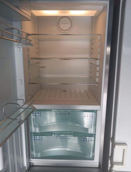 СПЕШНО!!!LIEBHERR Хладилник с фризер