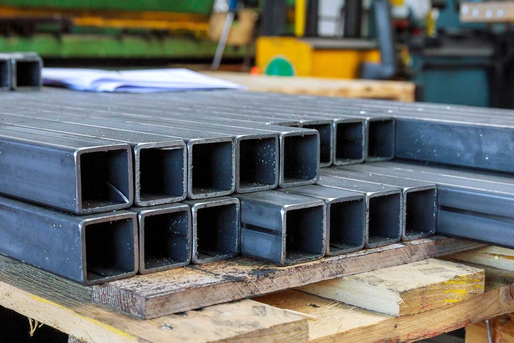 Профильная квадратная труба в наличии на складе. Нарежем под размер