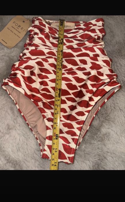 Costum de baie nou