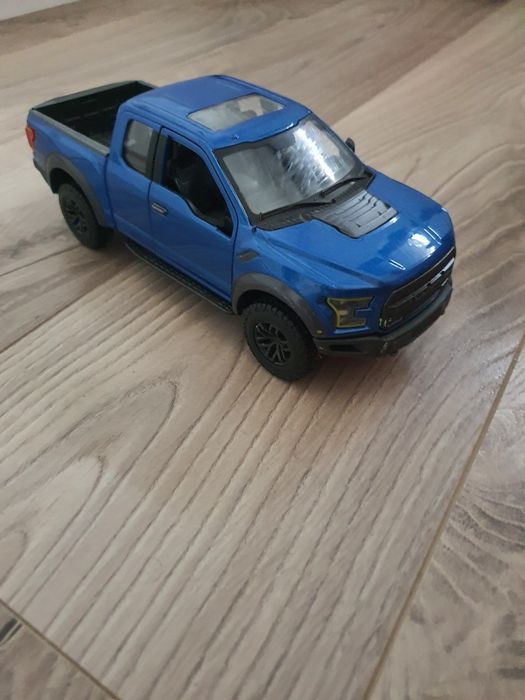 Masinuta ford f 150