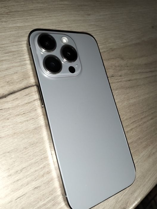 IPHONE 15 PRO  Natural Titanium