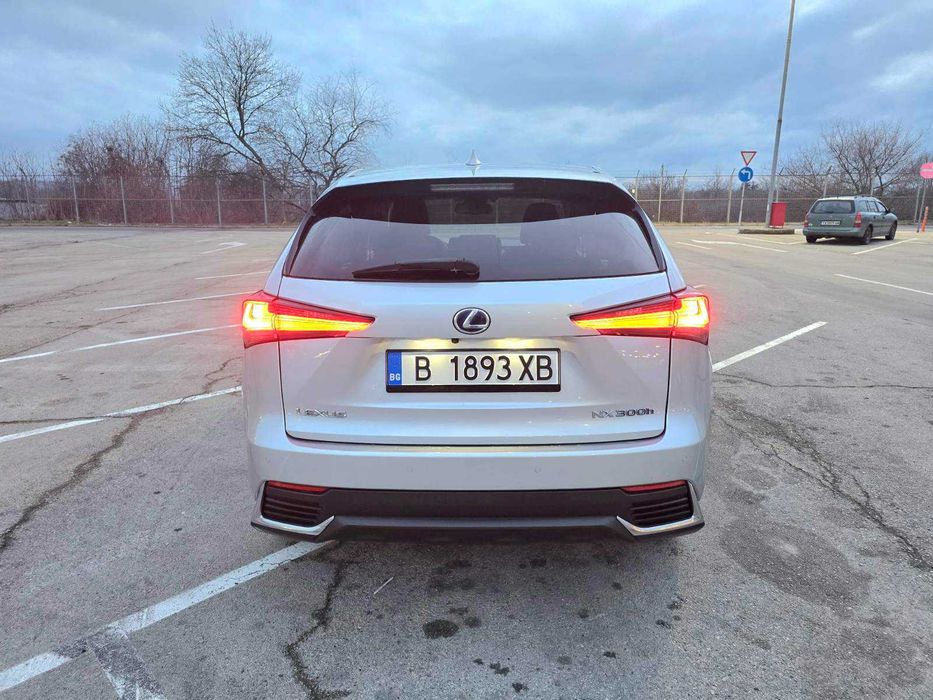 продавам автомобил Lexus