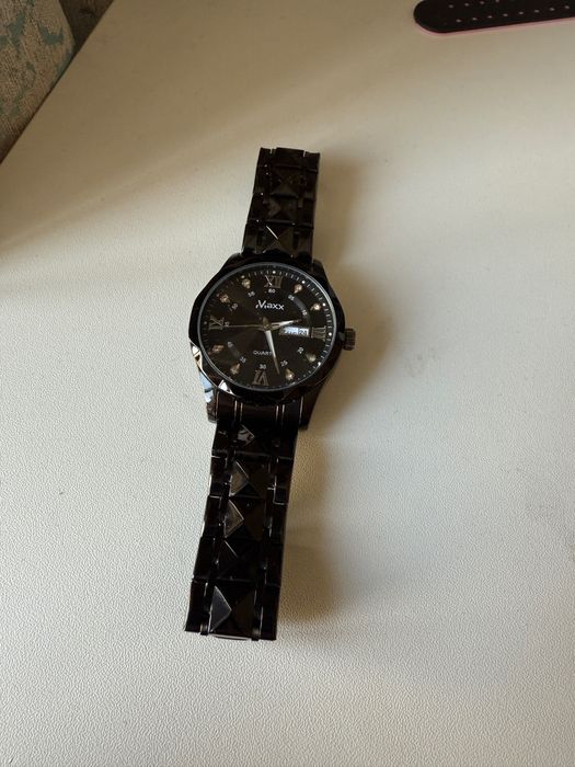 Продам часы, цена 3000 за штуку