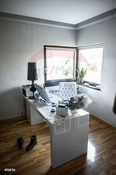 Casă / Vilă de lux cu 6 camere de vânzare în Șcheia, Suceava