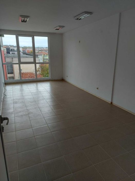 Продава се Офис в Търговище, Център - 43 кв.м за 1056 €/кв.м - Снимка #1