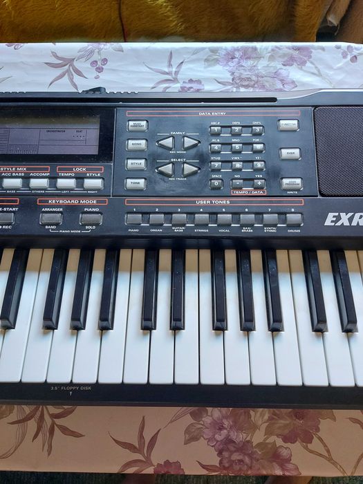 Синтезатор Аранжор ROLAND EXR-E2
