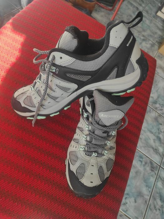 Adidași foarte ușori, comozi și practici. Nr.41