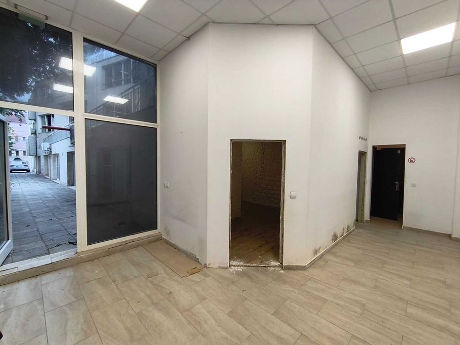 Дава се под наем  в Варна, Център -  кв.м за 765 € - Снимка #2