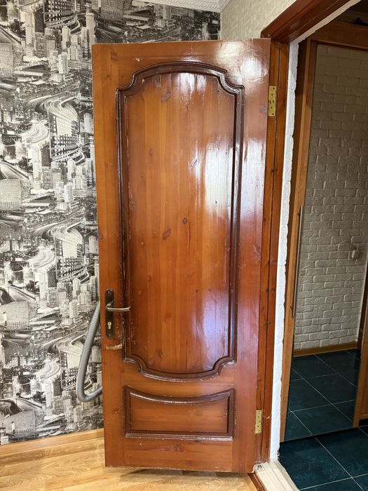 Межкомнатные двери б/у (сосна)