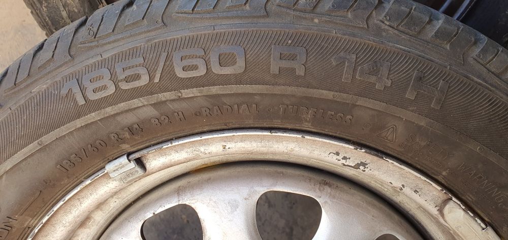 Гуми 2бр 185/60/14  - 1бр - 55лв