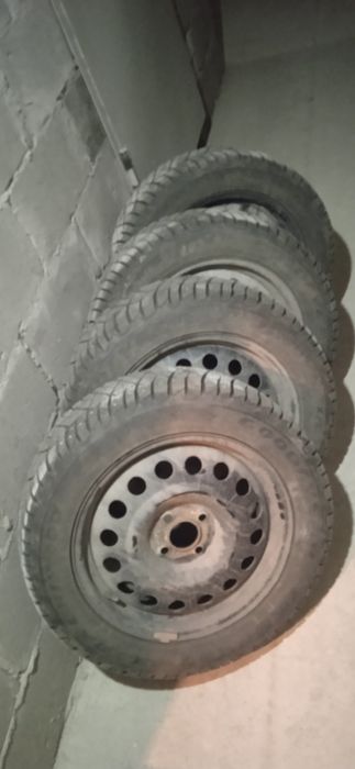 Goodyear205*55 *R16 шипованные с дисками