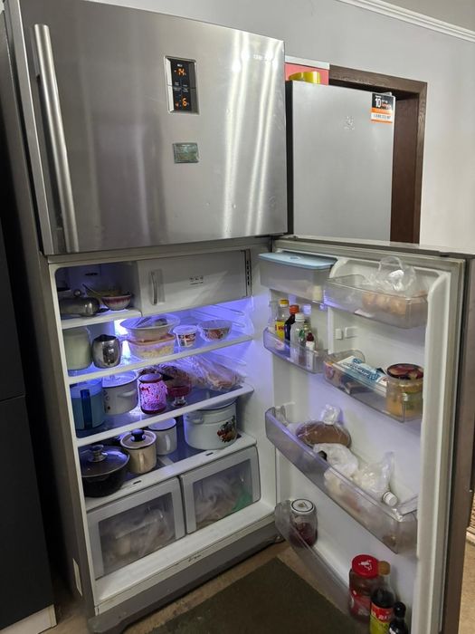 Холодильник Samsung