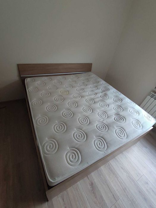 Продавам спален комплект – гардероб + легло с матрак