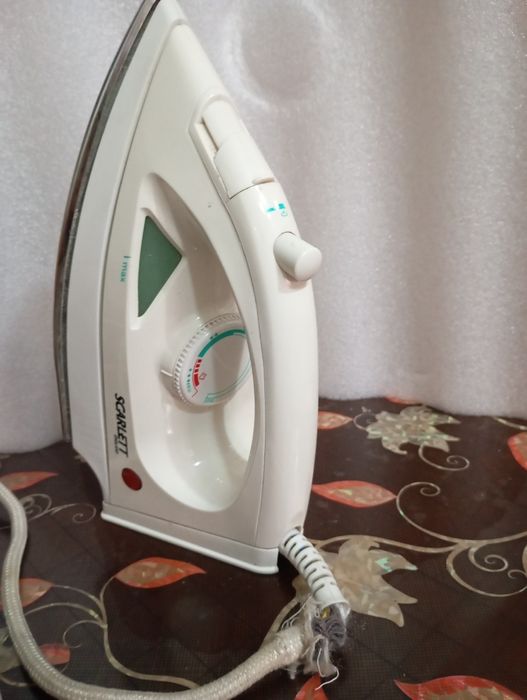 Продаю  утюг Скарлет