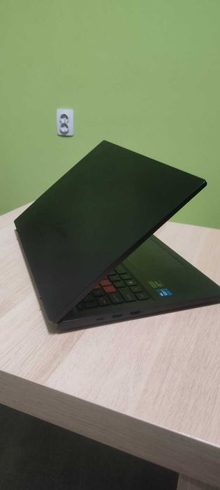 Геймърски лаптоп Acer Nitro 16 (RTX 3050 6GB / i5 / 165Hz) – като нов, от eMAG с гаранция до 2028 г.!