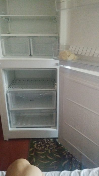 Холодильник indesit