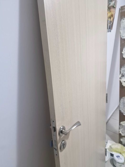 Продава се входна врата