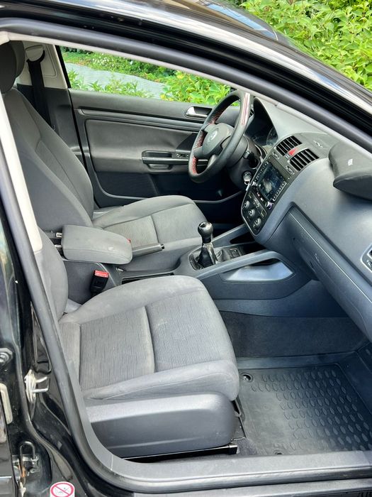 Volkswagen Golf 5 1.4 MPI | 2005 |  | Fără investiții