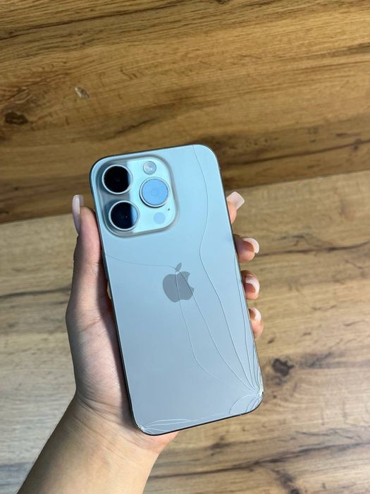 Телефон iPhone 15 pro