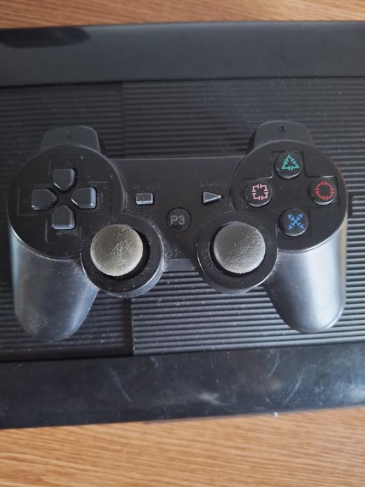 Vand ps3 cu controller,fifa 13 si modat