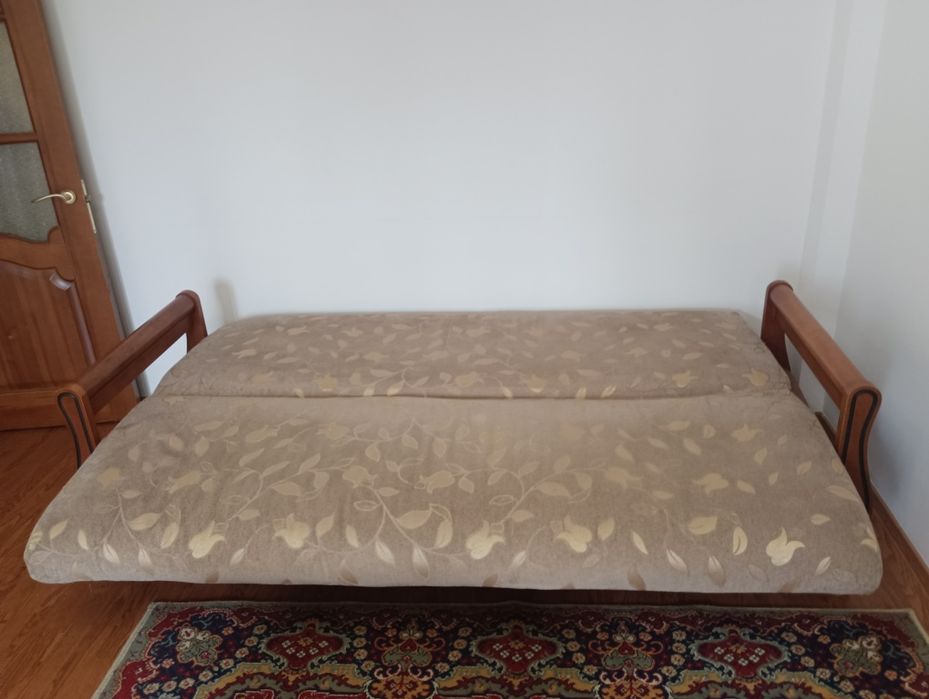 Диван. Пуфик. Журнальный стол. Тумба под ТВ. Дерево.