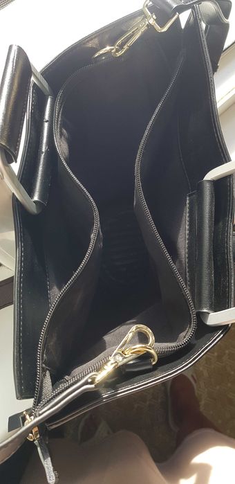 Продавам чанта от естествена кожа за лаптоп 13"