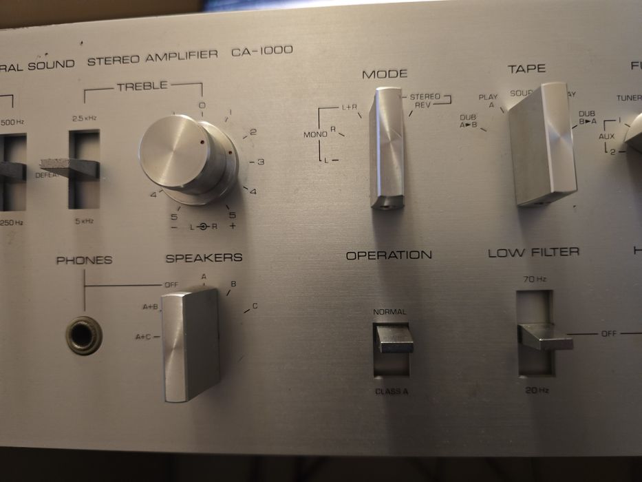 Интегральный усилитель Yamaha ca 1000.