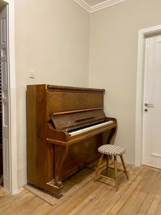 Пиано Adolf Ernst Voigt