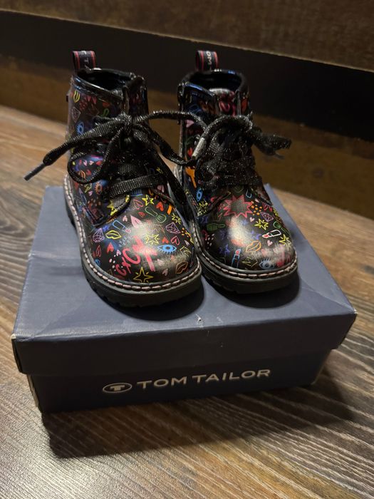 Детски пантофи, боти и кецове