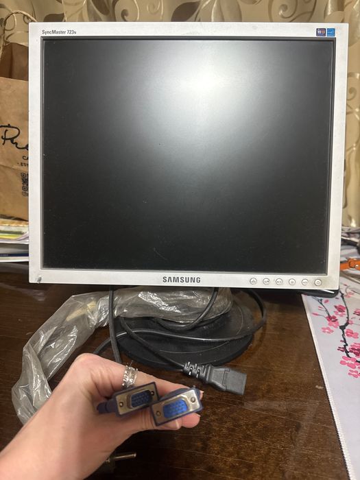 Монитор Samsung SyncMaster 723N