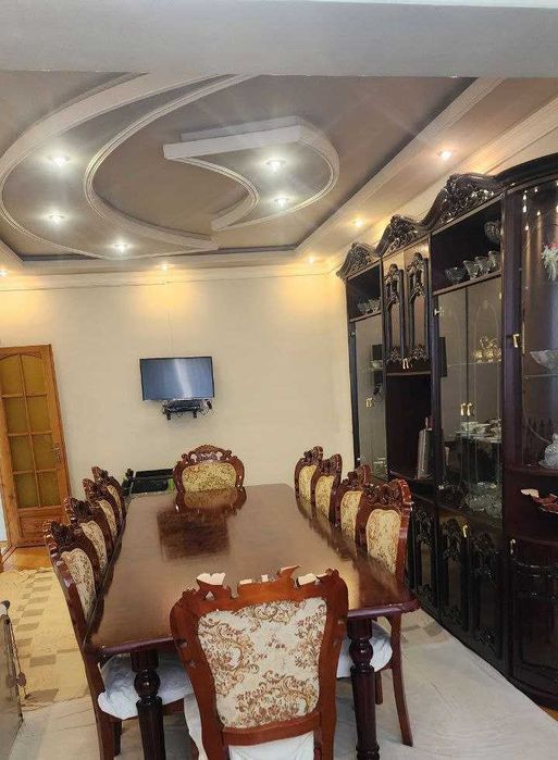 Gulobod da 5 xonali 4 etaj Kvartira sotiladi !!