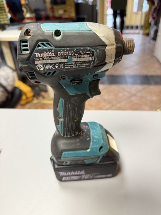 Комплект гайковерт Makita DTD153