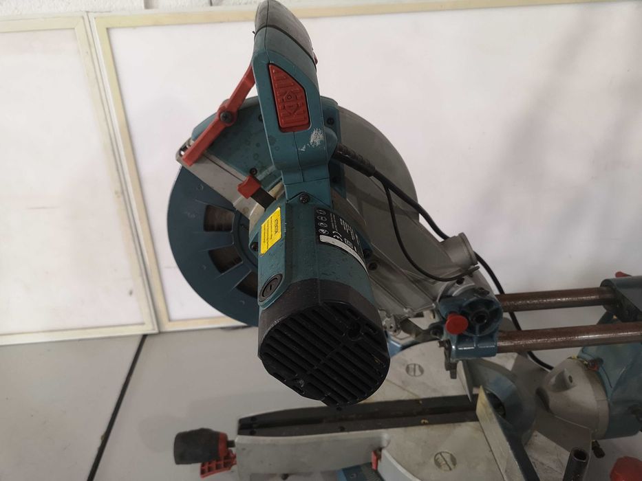 Циркуляр пендула - Erbauer 1600W / 254mm