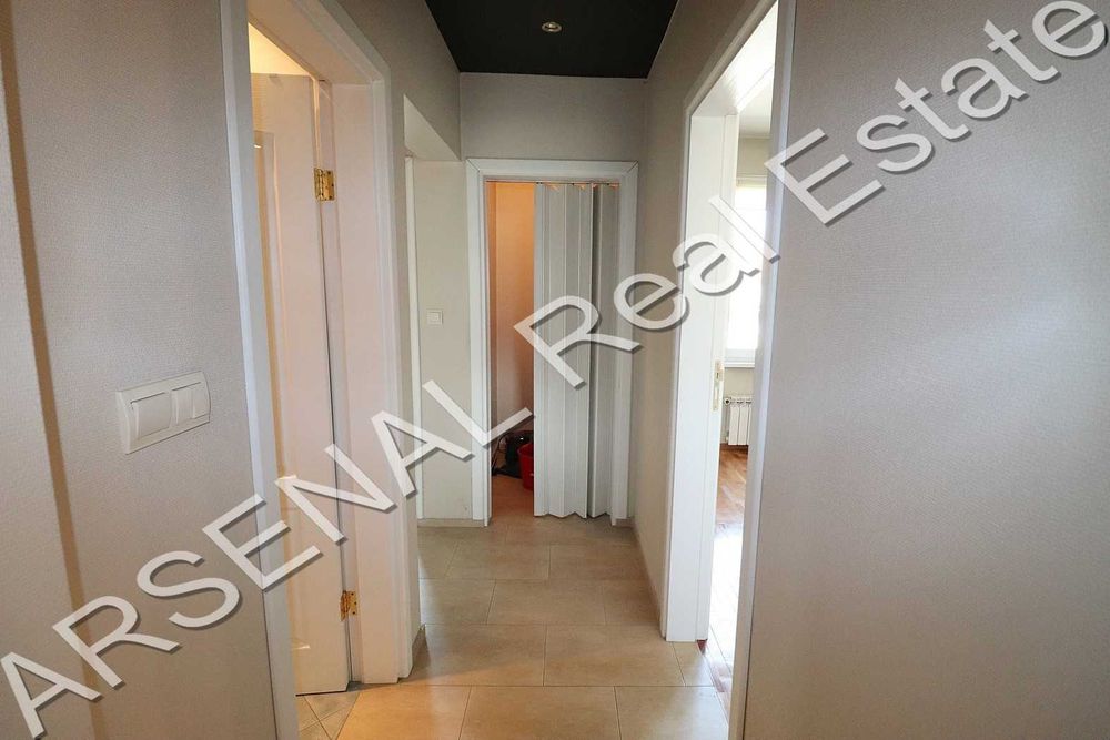 Дава се под наем Тристаен апартамент в София, Център - 100 кв.м за 750 € - Снимка #1