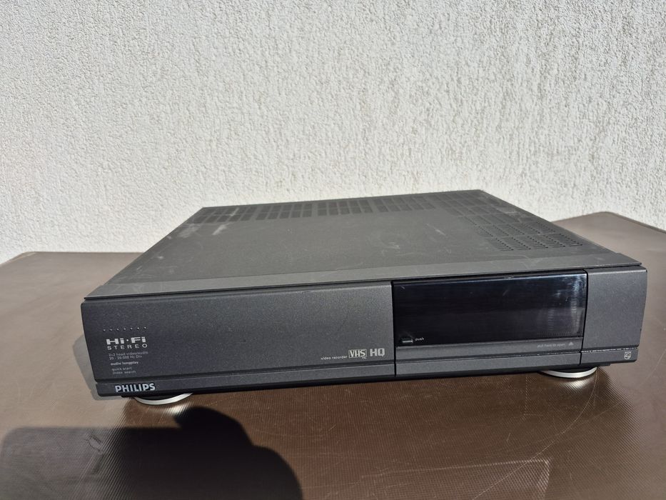 Vând video casette recorder marca Philips model VR-512/02 ,HIFI STEREO fabricat made in  Austria 

- OSD ON SCREEN DISPLAY 

- Auto Install 

- OSD M