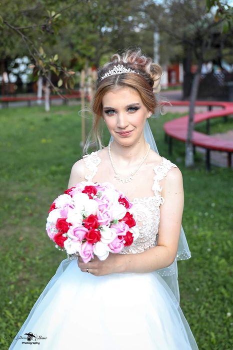 Vând Rochie de Mireasă.