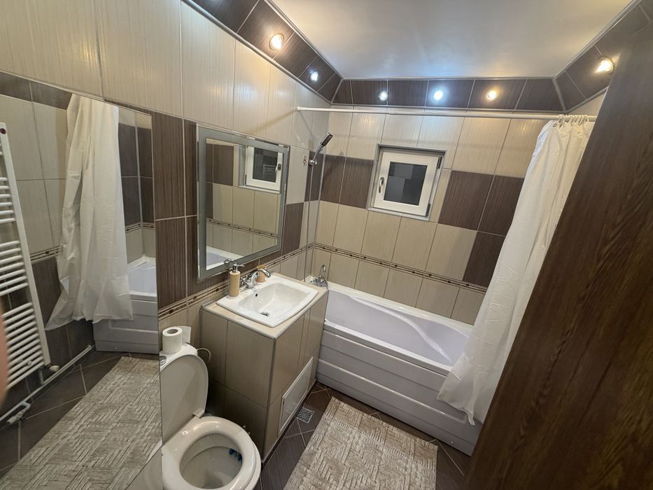 Inchiriez apartament 3 camere decomandat-350€