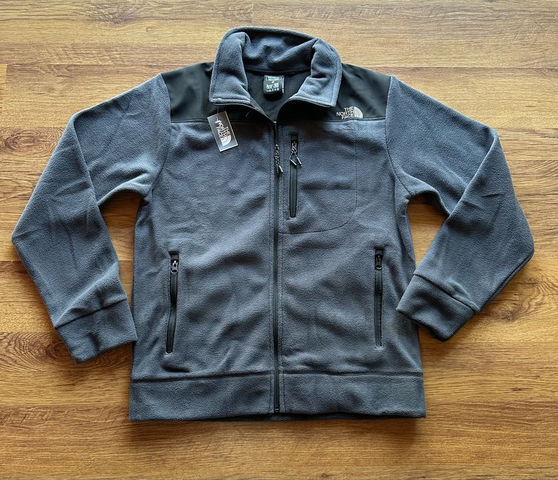 Мъжко,поларно яке The North Face,сив цвят с черно с надпис и на гърба