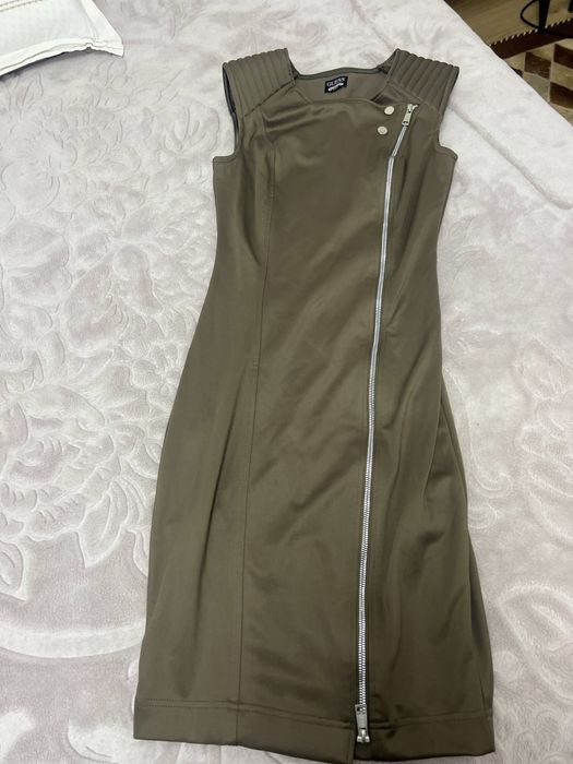 Нови рокли Guess -размер С