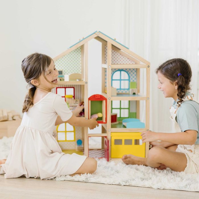 Дървена къща за кукли с обзавеждане и асансьор Melissa and Doug