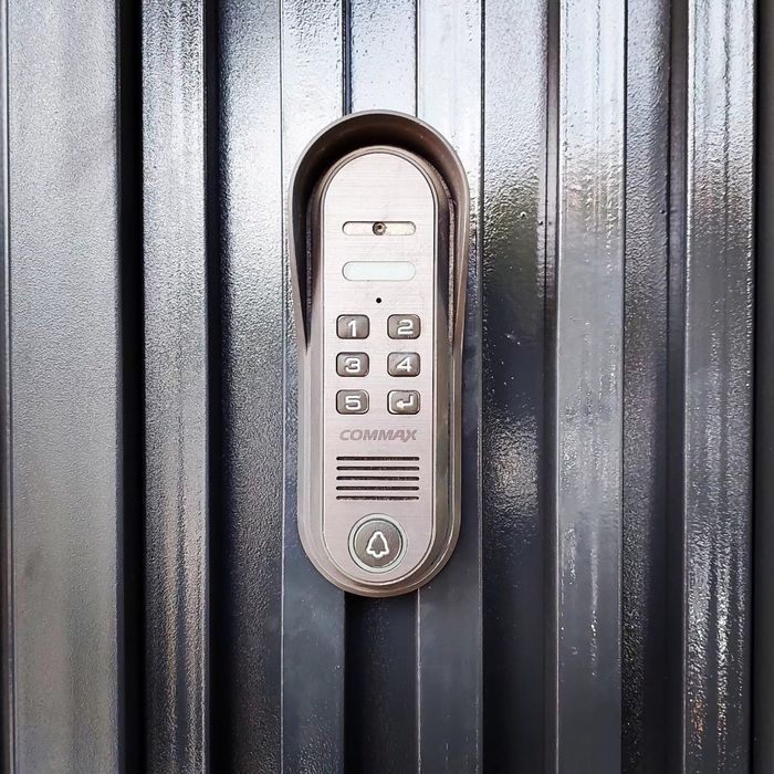 Монтаж видеокамер и домофона