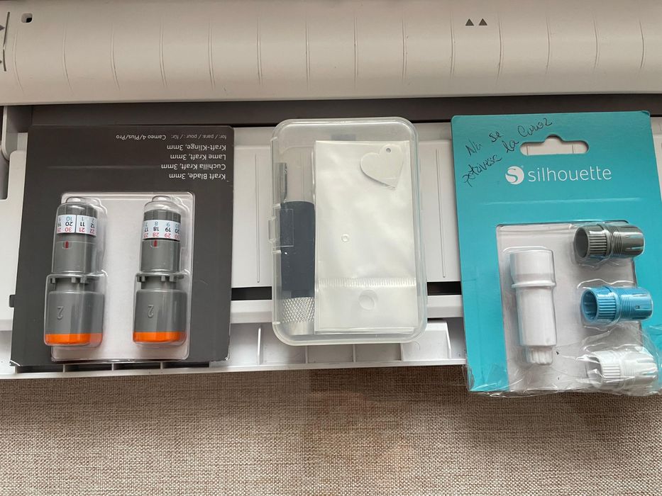 Silhouette Cameo 4 – PACHET COMPLET cu accesorii incluse