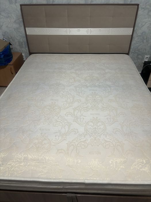 Спальный гарнитур продам