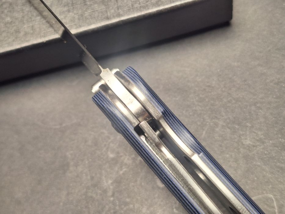 Сгъваем нож-стомана D2,дръжка G10