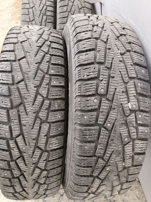 Продам комплект шин 215/70/R16