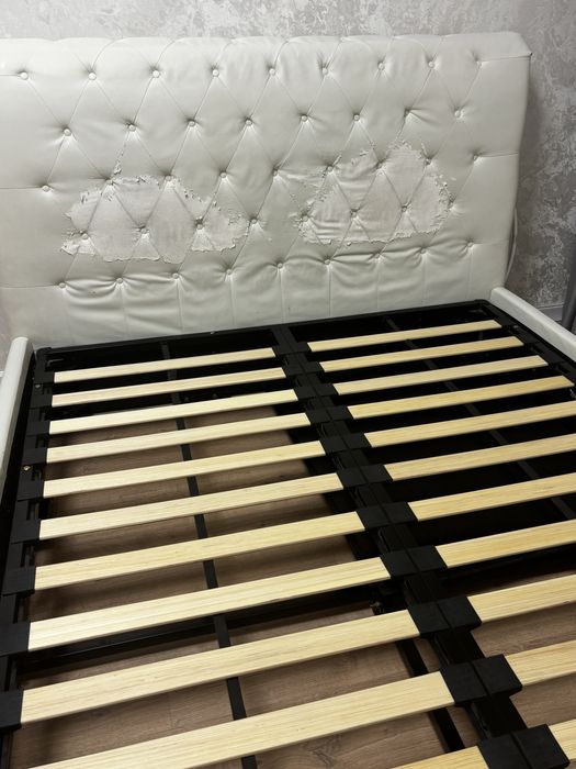 кровать с матрасом