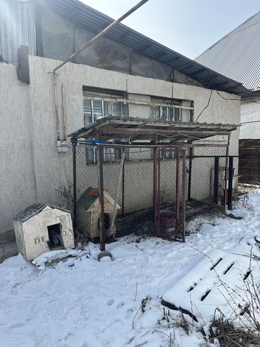 Вольер с двумя будуами