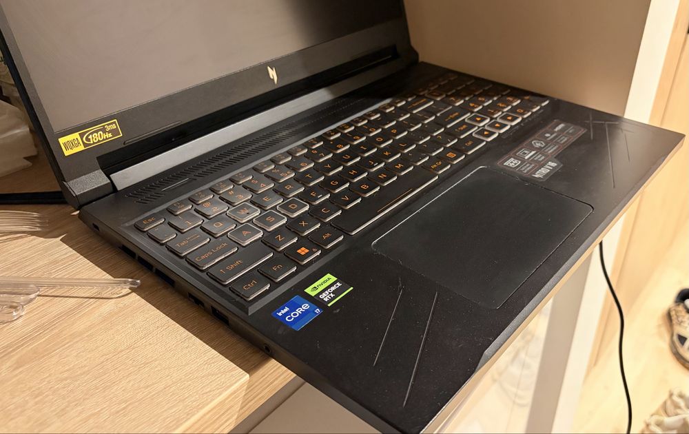 Acer Nitro V 16