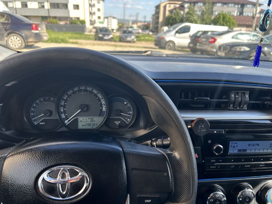 Vand Toyota Corolla an 2014, motor 1,4 benzina